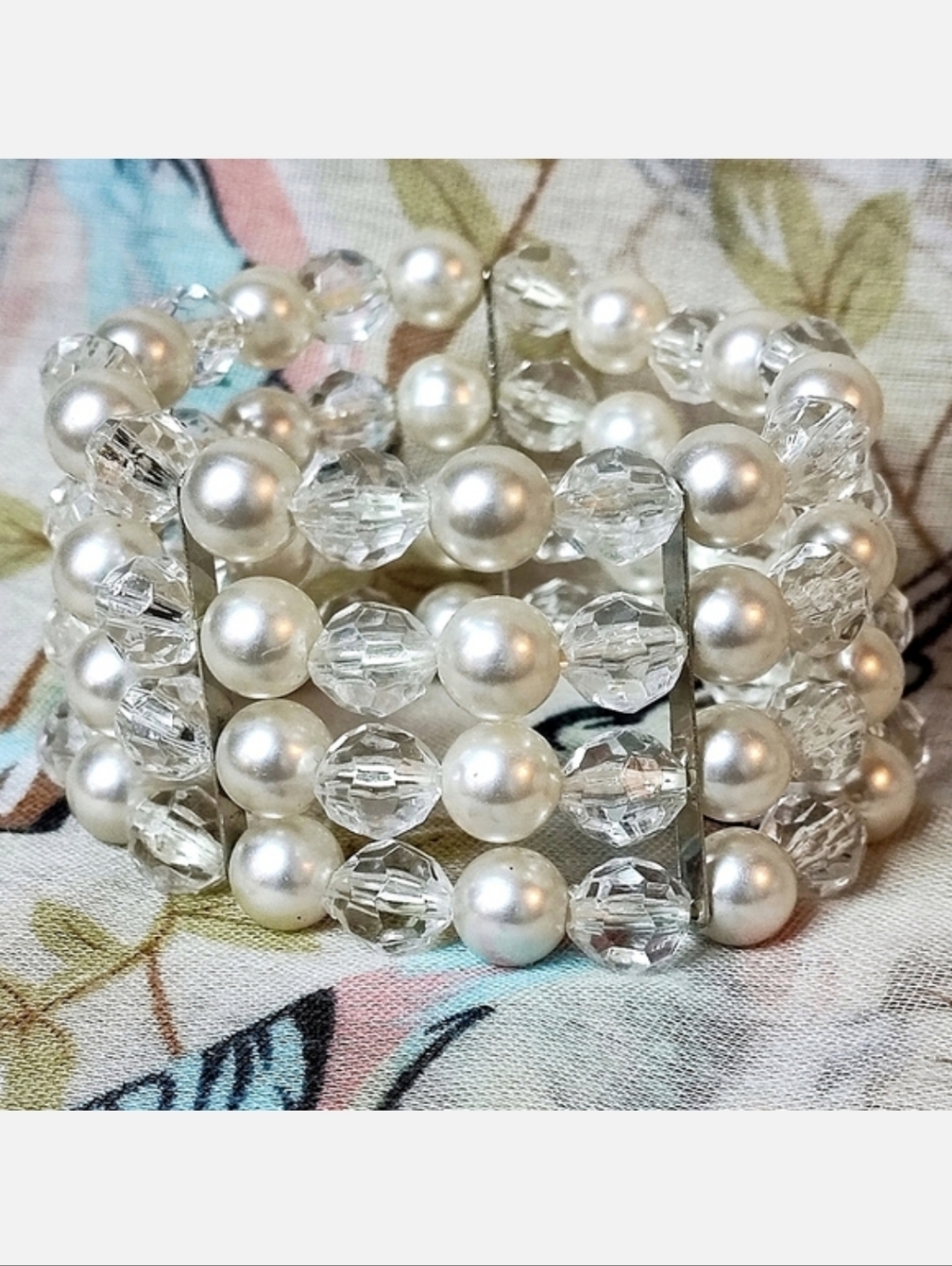 4 Strand Faux Pearls Faceted Clear Acrylic Stretch Bracelet Silver Tone Bridal 28$
